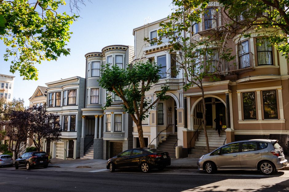 Exterior of elegant residential houses with classic architecture located in San Francisco suburb against cloudless blue sky on sunny day