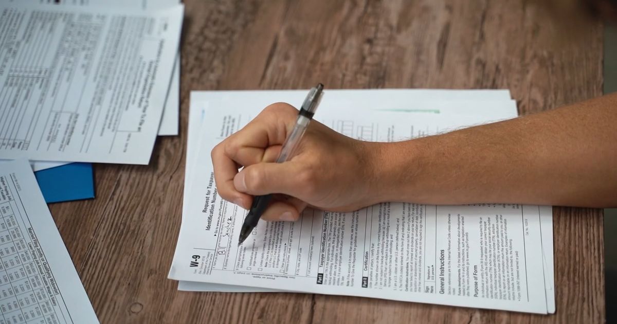 Estructura fiscal óptima para coproducciones España-México: cómo combinar deducciones del 50% con incentivos autonómicos