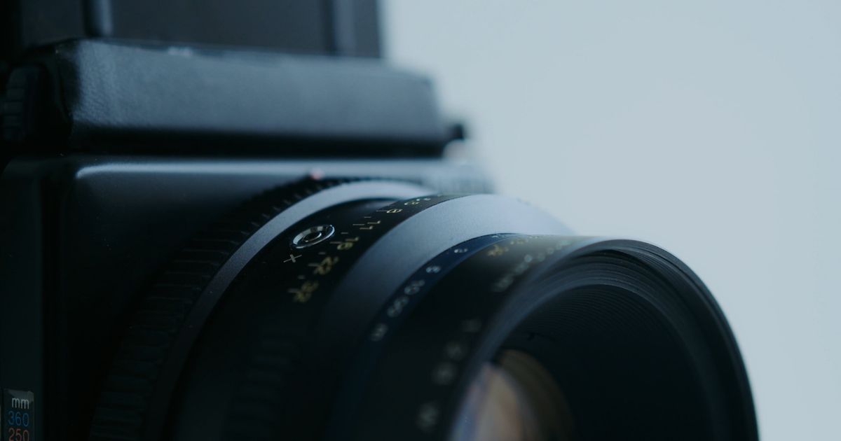El renacimiento del cine mudo: cómo los directores contemporáneos reinventan el lenguaje visual sin diálogos