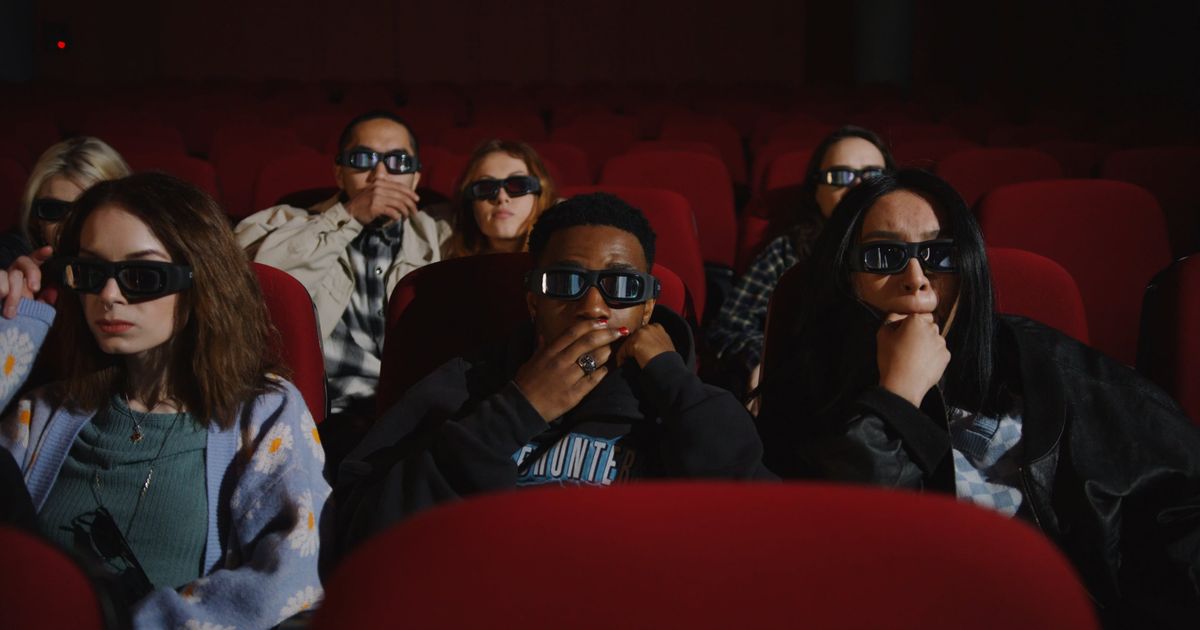 Day-and-date en la era del streaming: cómo los estrenos híbridos están redefiniendo el engagement cinematográfico