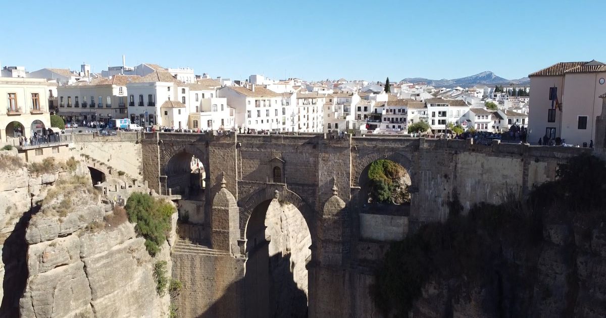 Andalucía vs. Canarias: cómo elegir incentivos fiscales para producciones con certificado ICAA sin perder la nacionalidad cultural