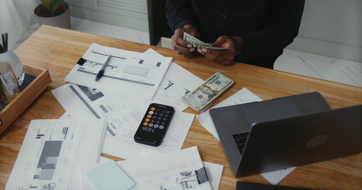 Garantías bancarias en coproducciones internacionales: cómo negociar sin ceder control creativo